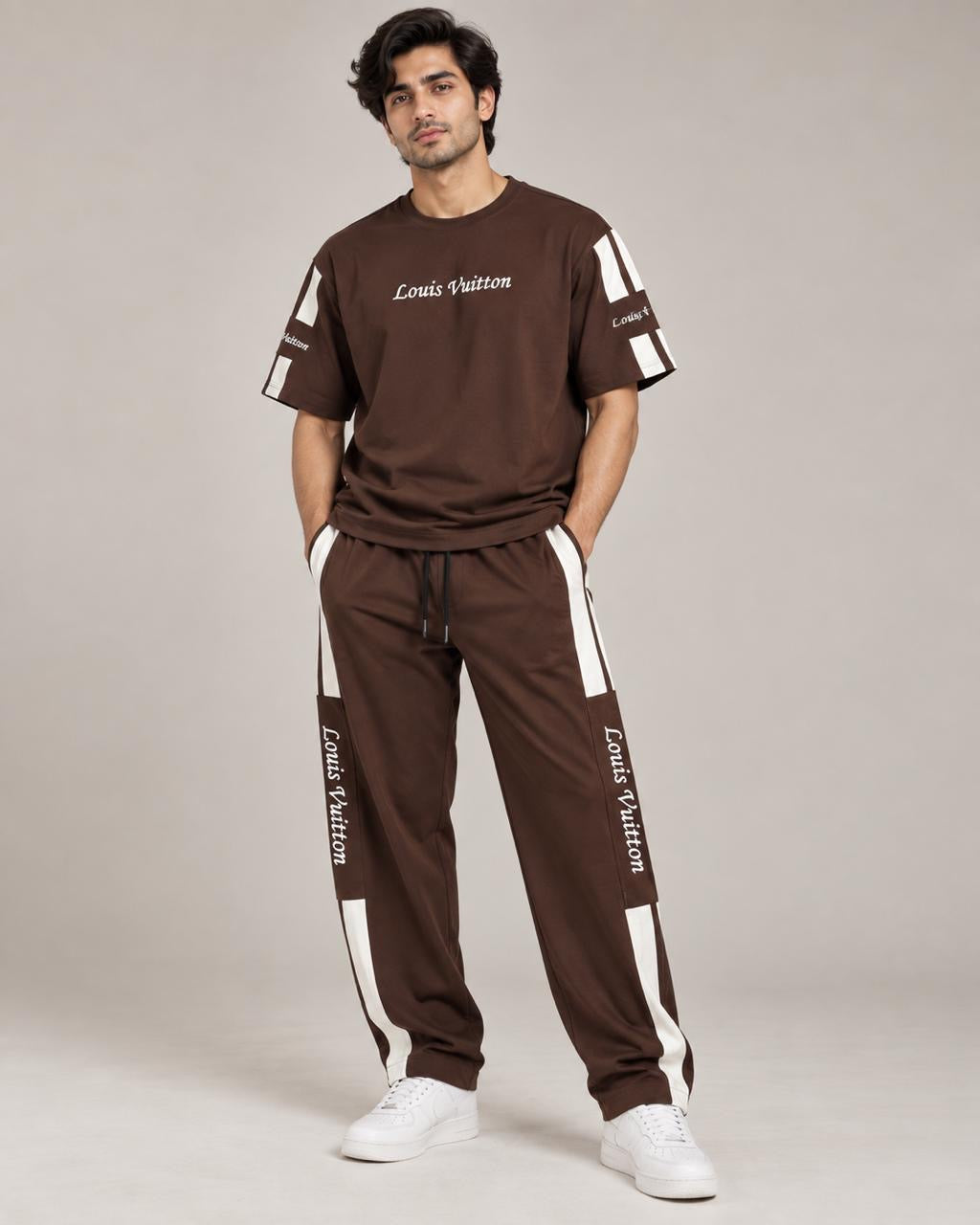 Men's brown matching short sleeve T-shirt and jogger pants set